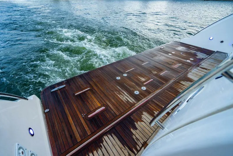 Slide: The Image of Azimut Fly 2011 - 5198434