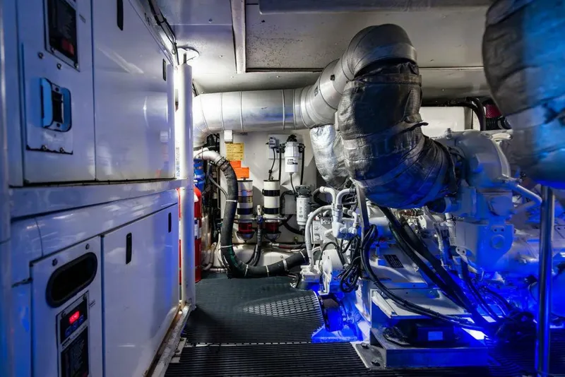 Slide: The Image of Azimut Fly 2011 - 5198599