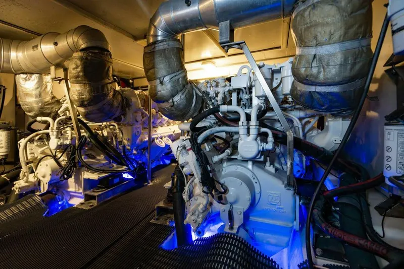 Slide: The Image of Azimut Fly 2011 - 5198600