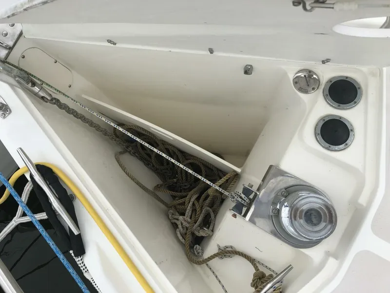 Slide: The Image of 2003 Catalina 350 Split anchor locker - 5185566