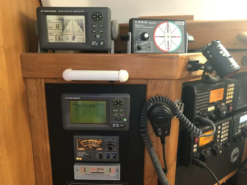 Slide: The Image of 2003 Catalina 350 Nav station electronics 1 - 5185579