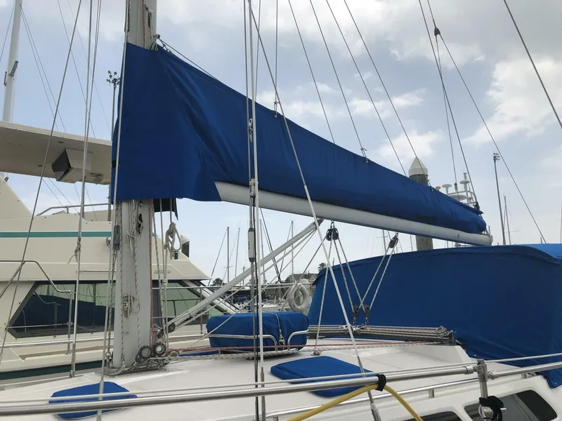 Slide: The Image of 2003 Catalina 350 Classic Mainsail - 5185549