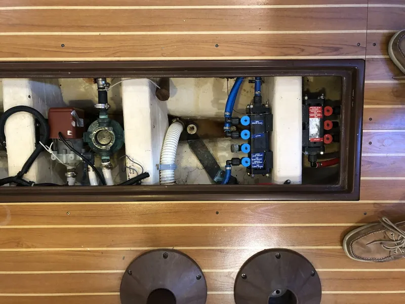 Slide: The Image of 2003 Catalina 350 Bilge 1 - 5185618