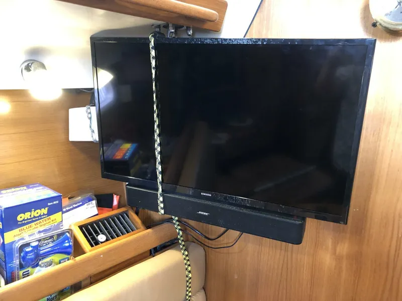 Slide: The Image of 2003 Catalina 350 TV in salon - 5185635