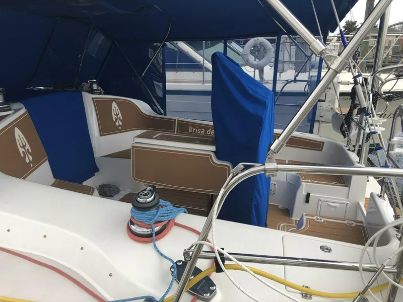 Slide: The Image of 2003 Catalina 350 Cockpit with Seadeck - 5185561