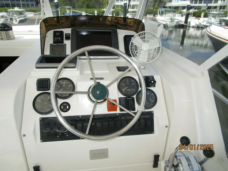 Slide: The Image of 34' Mainship helm2 - 5185649