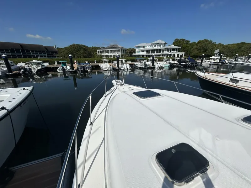 Slide: The Image of 34' Mainship foredeck - 5185602