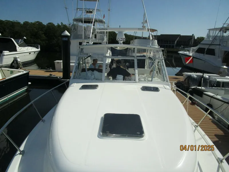 Slide: The Image of 34' Mainship foredeck aft - 5185597