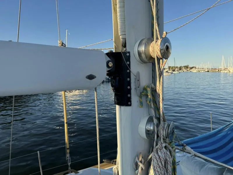 Slide: The Image of HOOD STW AWAY MAST - 5216100