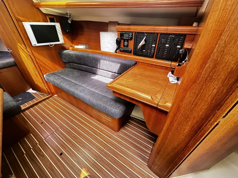 Slide: The Image of Hunter 33 2004 - 5187754