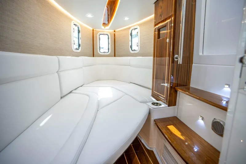 Slide: The Image of HCB lujo 2024 - 5187949