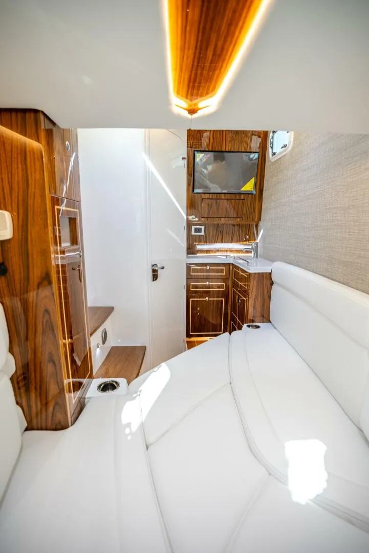 Slide: The Image of HCB lujo 2024 - 5187951