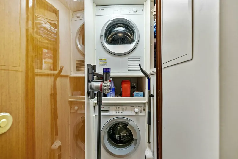 Slide: The Image of 2002 Viking 65 Convertible 'Cajun Queen' Washer / Dryer - 5228739