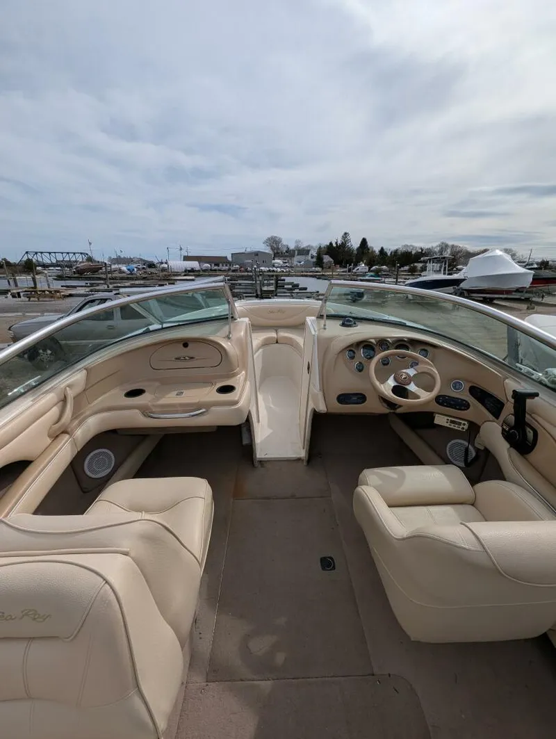 Slide: The Image of Sea_ray_210_stern_inside_4 - 5195636