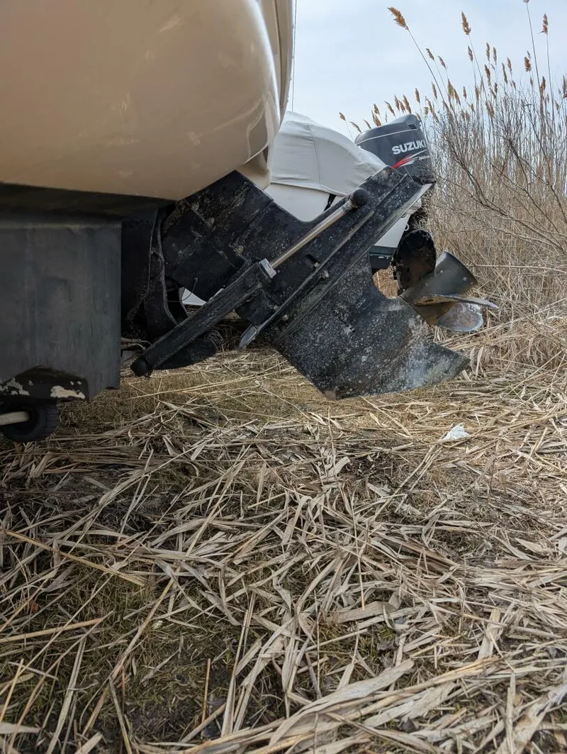 Slide: The Image of Sea_ray_210_port_engine - 5195624