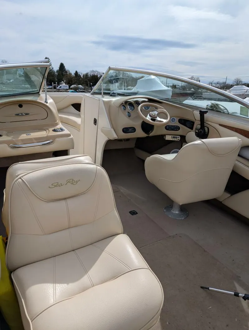 Slide: The Image of Sea_ray_210_stern_inside_2 - 5195634