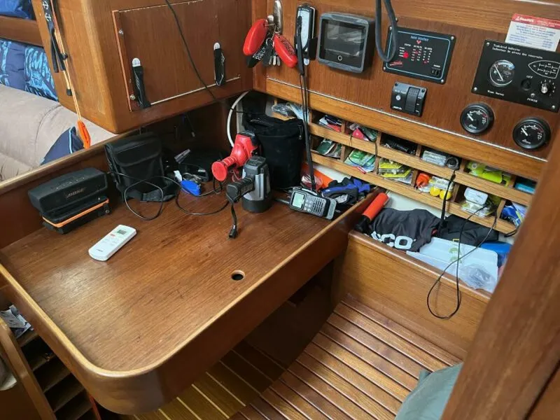 Slide: The Image of 1999 Hunter 450 Passage - 5190589