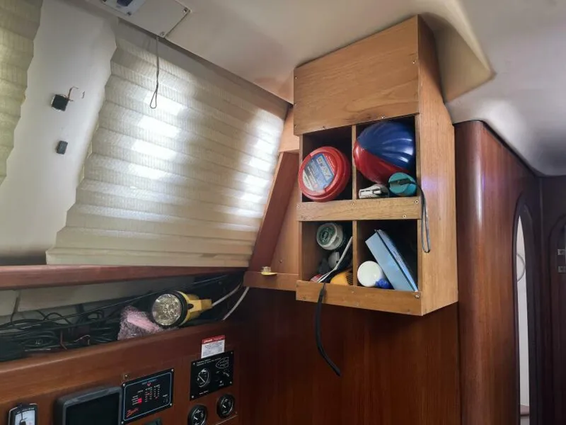 Slide: The Image of 1999 Hunter 450 Passage - 5190591