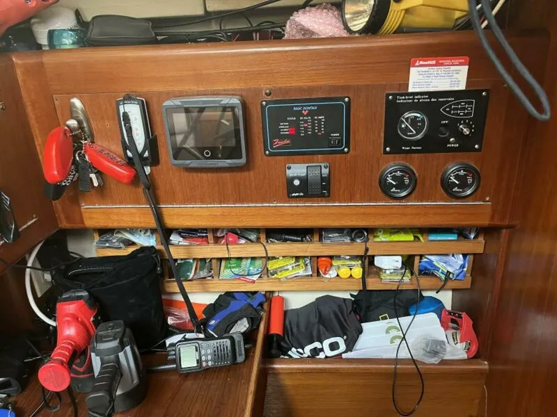 Slide: The Image of 1999 Hunter 450 Passage - 5190592