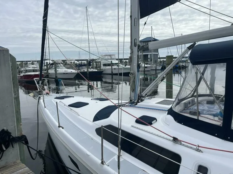 Slide: The Image of 1999 Hunter 450 Passage - 5190572