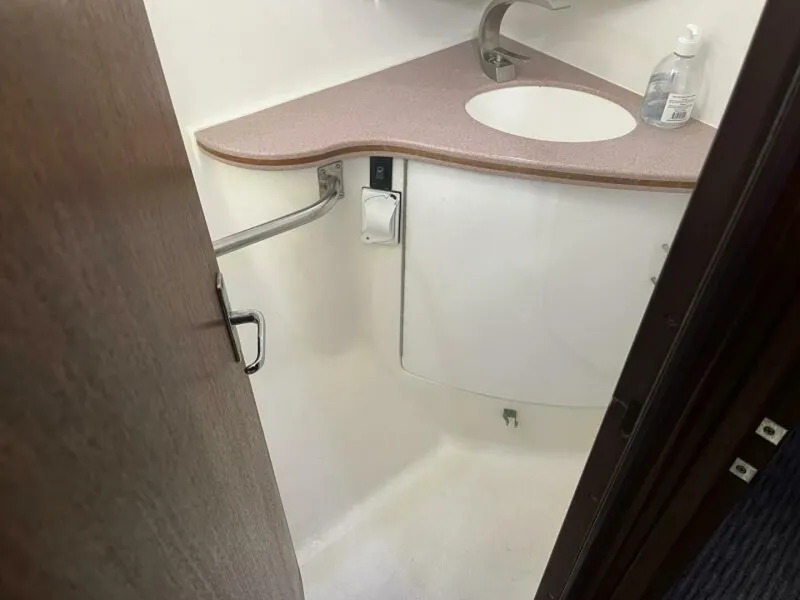 Slide: The Image of 1999 Hunter 450 Passage - 5190593