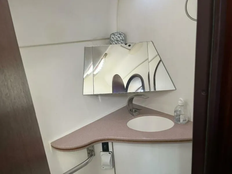 Slide: The Image of 1999 Hunter 450 Passage - 5190594