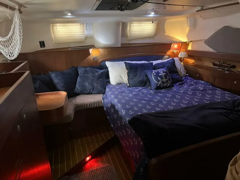 Slide: The Image of 1999 Hunter 450 Passage - 5190596