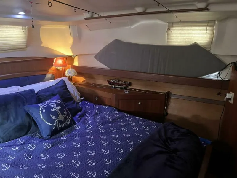 Slide: The Image of 1999 Hunter 450 Passage - 5190598