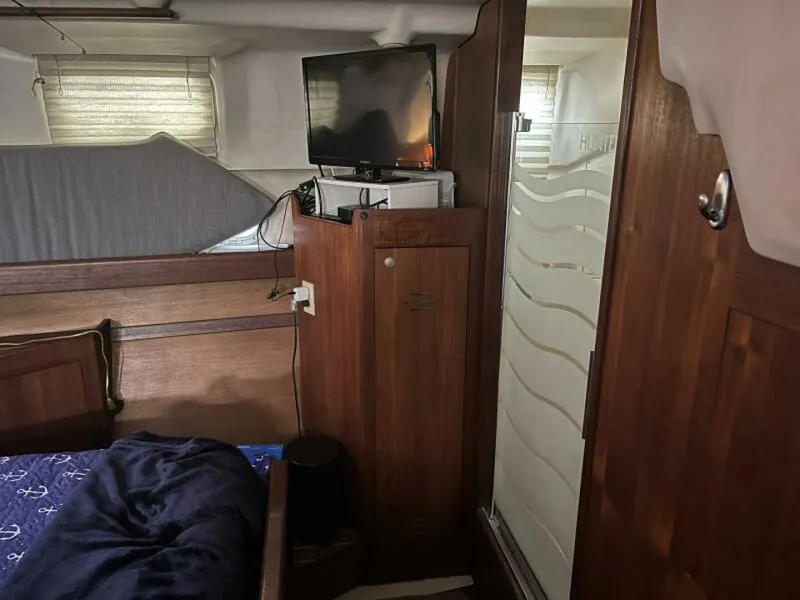 Slide: The Image of 1999 Hunter 450 Passage - 5190599