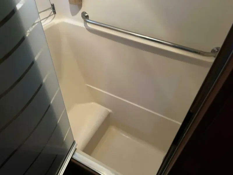 Slide: The Image of 1999 Hunter 450 Passage - 5190601