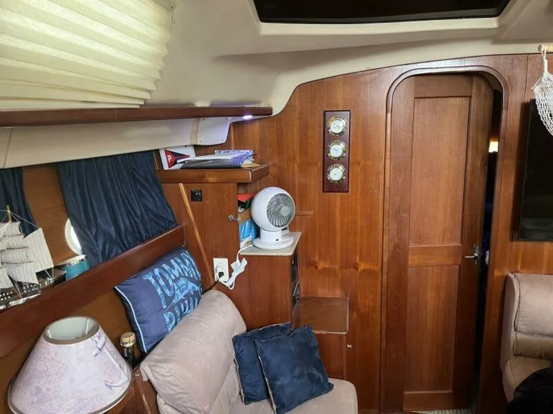 Slide: The Image of 1999 Hunter 450 Passage - 5190608