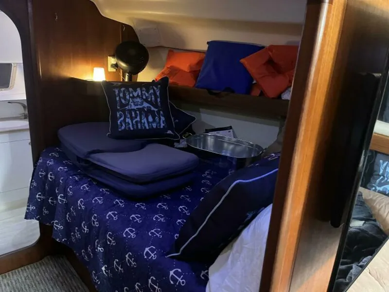 Slide: The Image of 1999 Hunter 450 Passage - 5190610