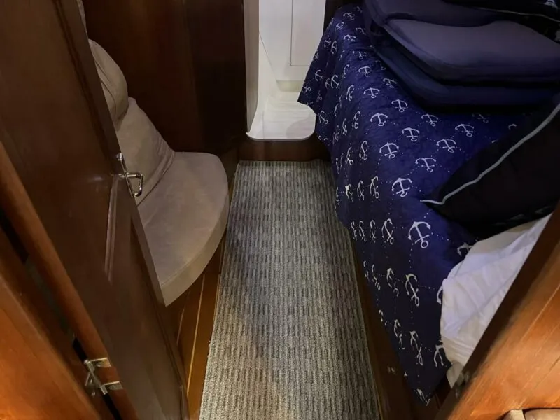 Slide: The Image of 1999 Hunter 450 Passage - 5190611