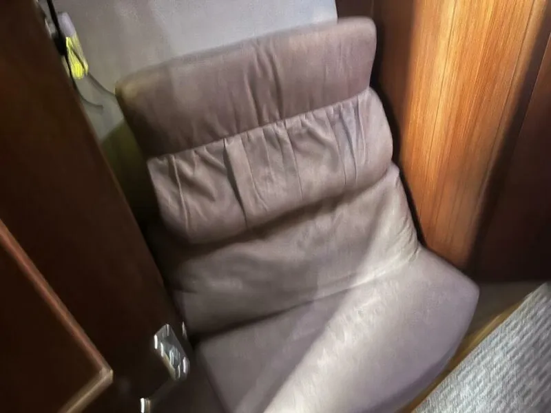 Slide: The Image of 1999 Hunter 450 Passage - 5190612