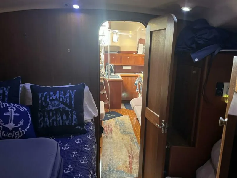 Slide: The Image of 1999 Hunter 450 Passage - 5190617