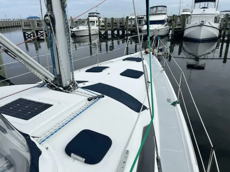 Slide: The Image of 1999 Hunter 450 Passage - 5190630