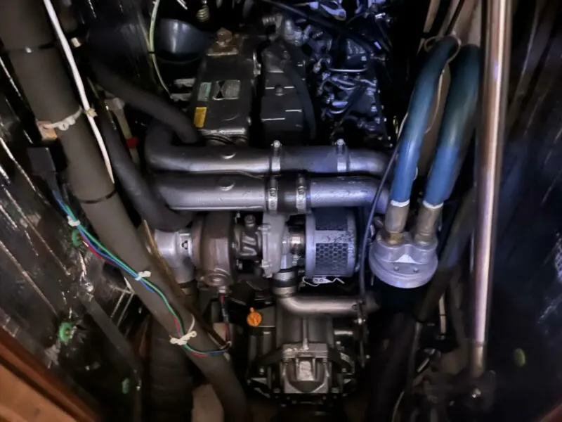 Slide: The Image of 1999 Hunter 450 Passage Engine - 5190635