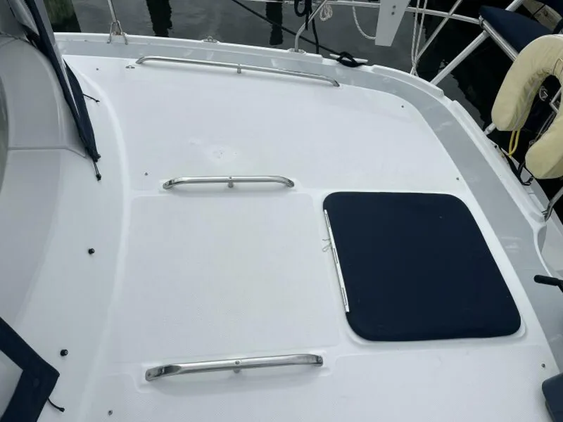 Slide: The Image of 1999 Hunter 450 Passage - 5190582