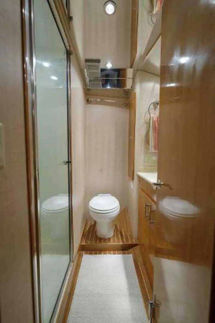 Slide: The Image of Hatteras 50 Tide Up II - VIP Head 2002 Hatteras 50 Convertible - Tide Up II - 5192033