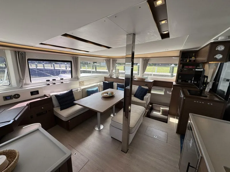 Slide: The Image of Lagoon 46 2022 - 5195122