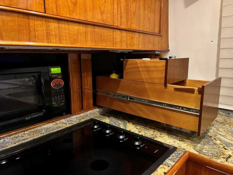 Slide: The Image of Galley Storage     - 5196094