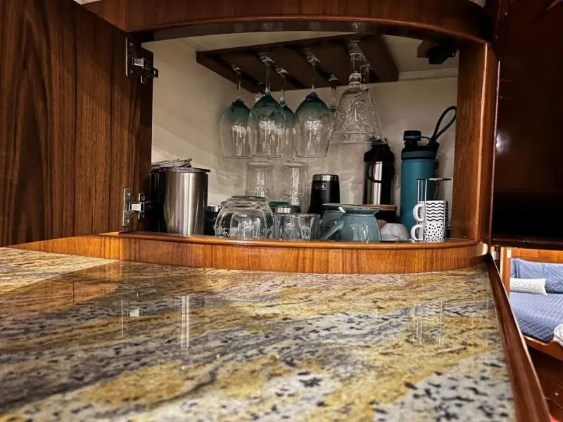 Slide: The Image of Galley Storage     - 5196095