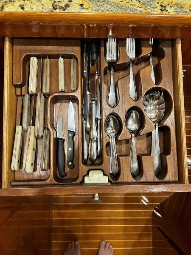 Slide: The Image of Galley Storage     - 5196097