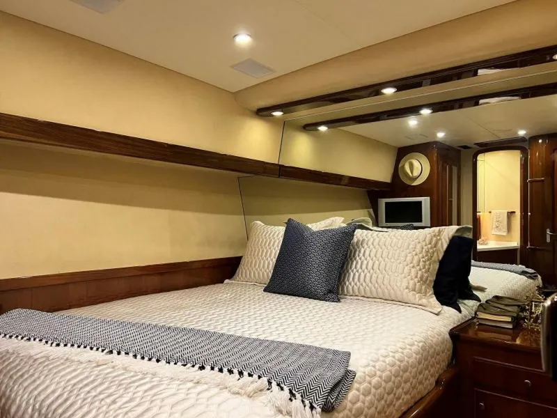 Slide: The Image of Master Looking Aft     - 5196103