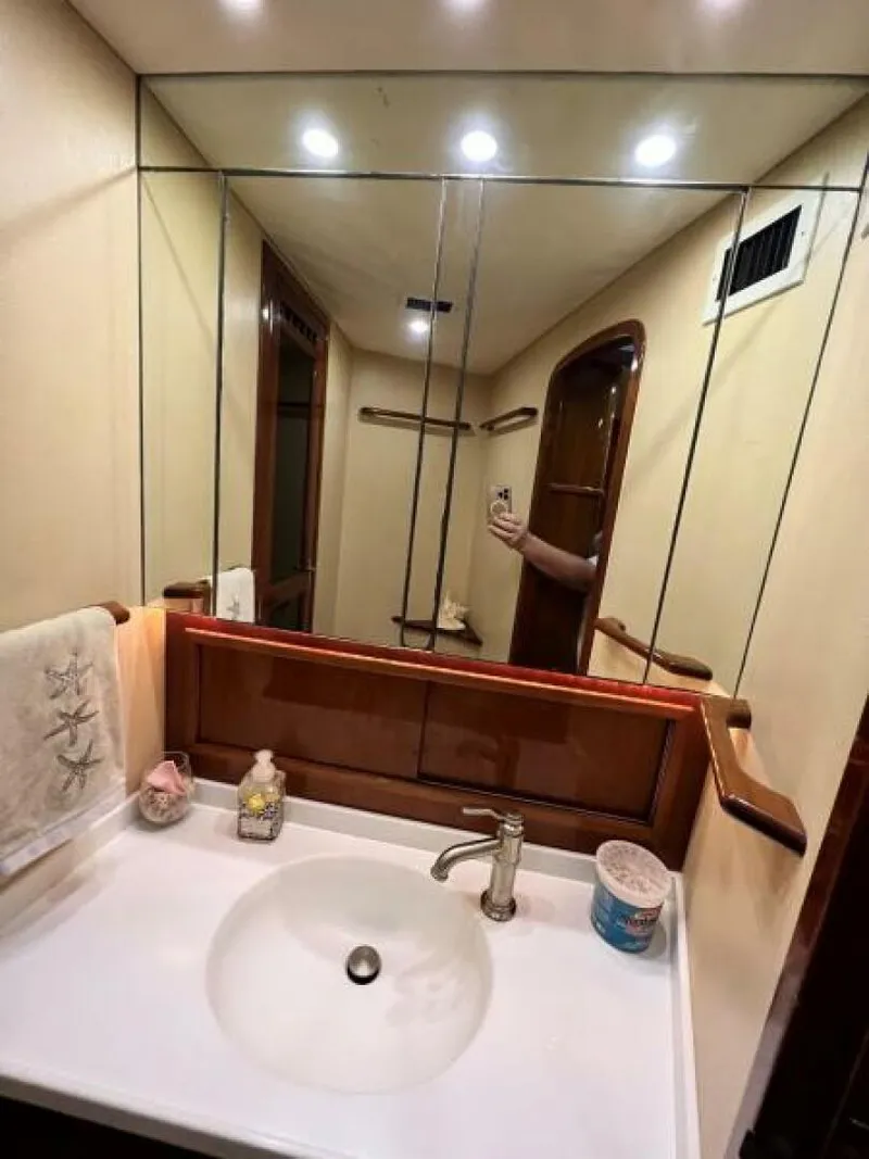 Slide: The Image of Master Head      - 5196110