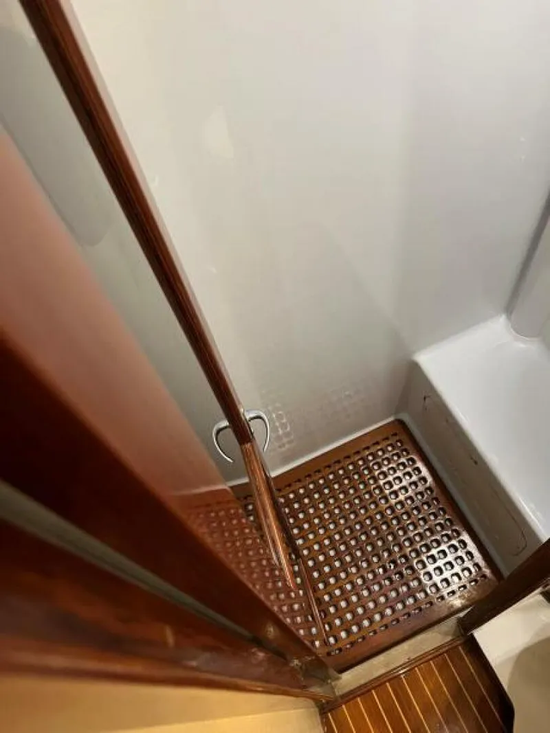 Slide: The Image of Guest Shower     - 5196118