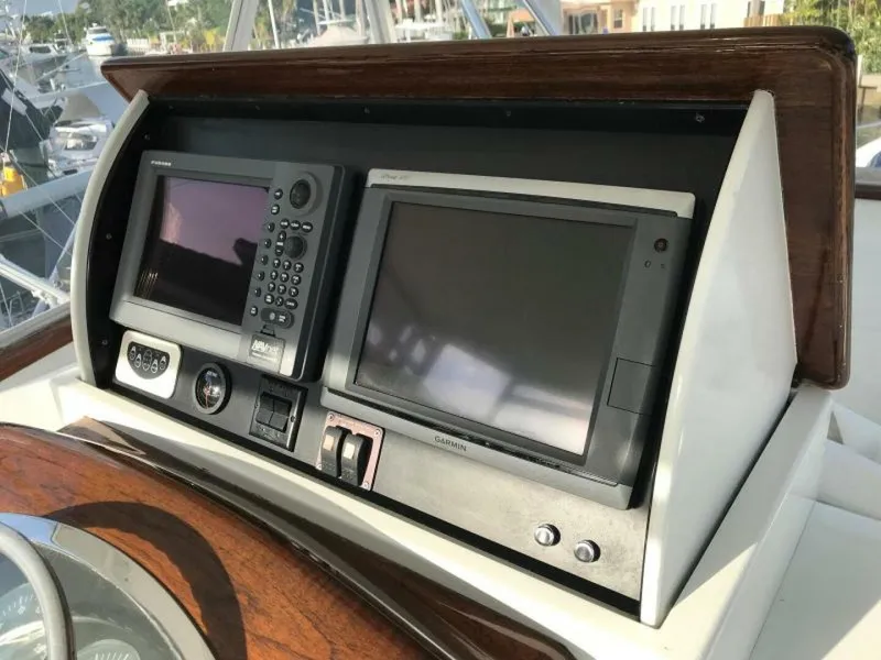 Slide: The Image of Helm Electronics    - 5196138