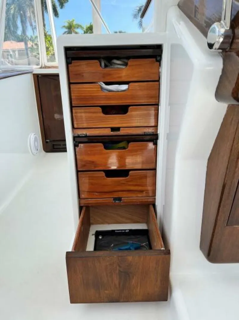 Slide: The Image of Helm Door to Port   - 5196143