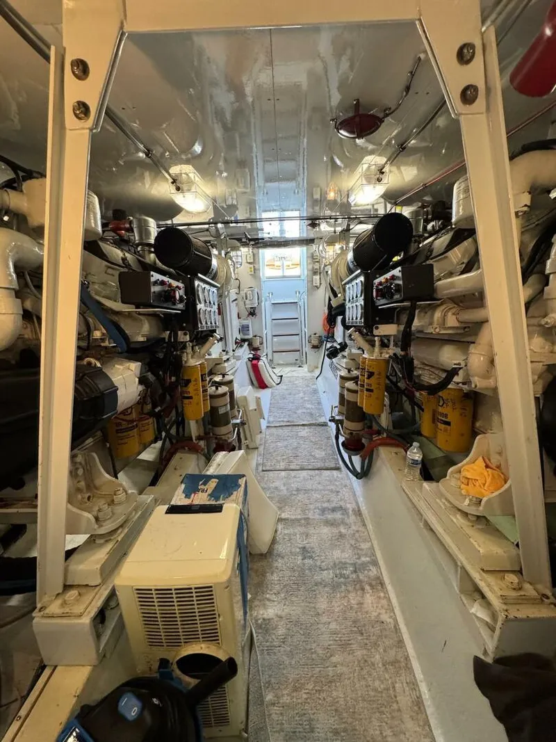 Slide: The Image of Hatteras Enclosed Bridge 1985 - 5205909