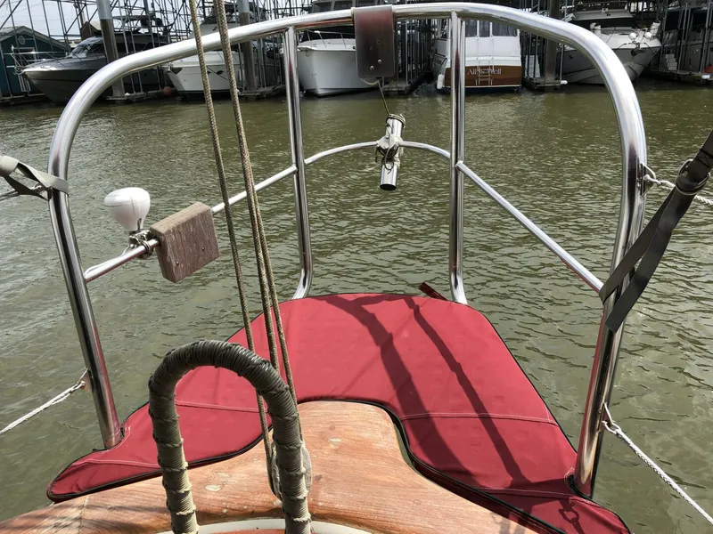 Slide: The Image of HC 43 Irreversible stern rail - 5224634